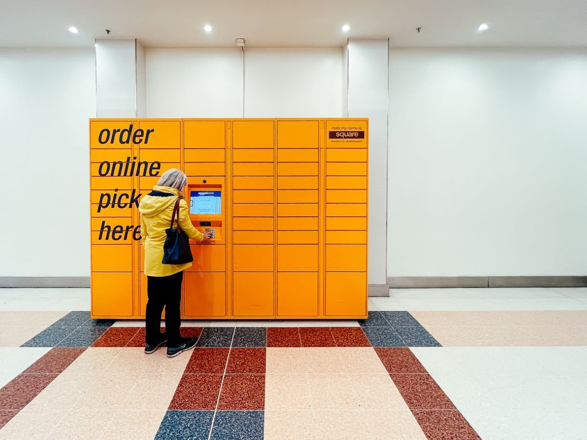 click and collect amazon locker